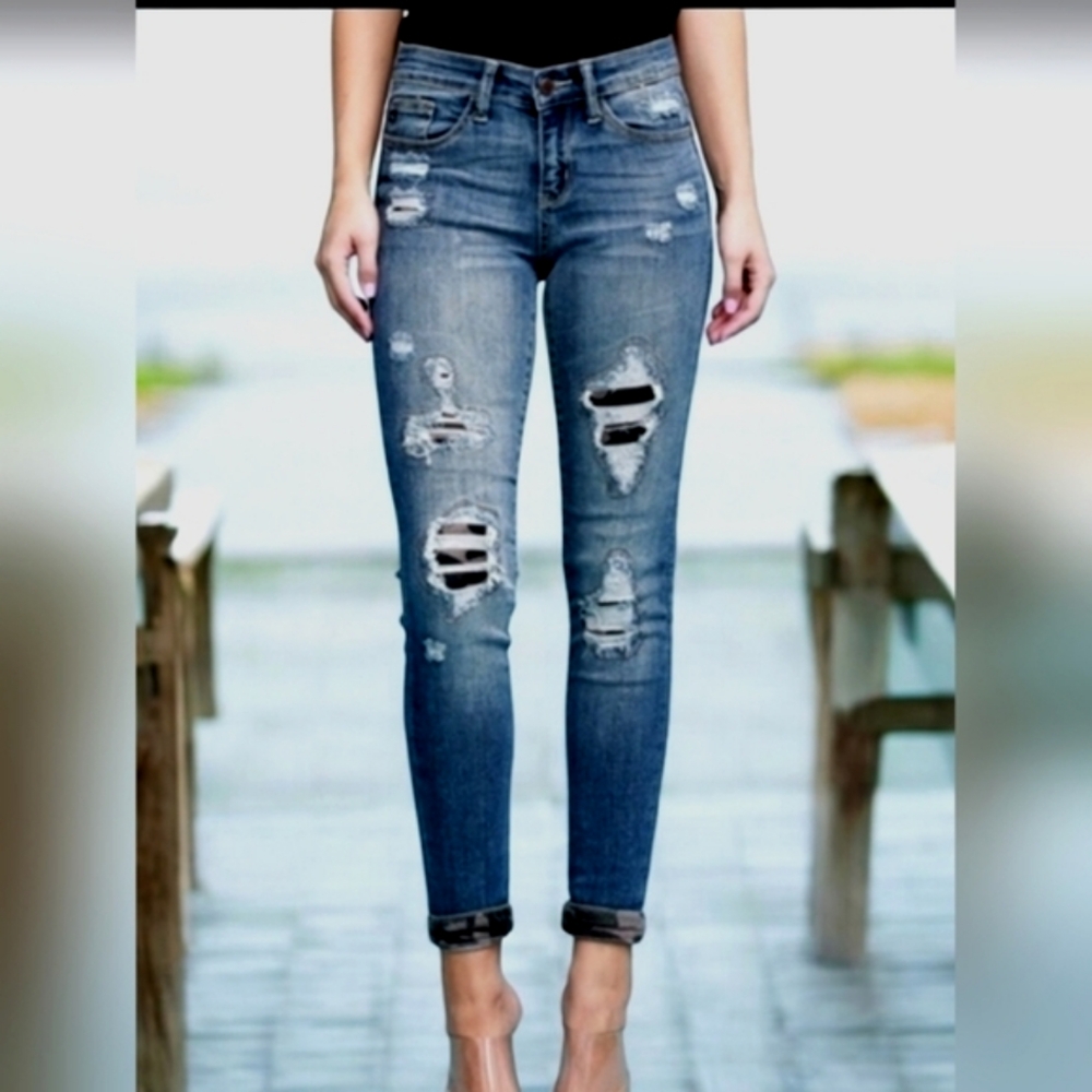 NEW Judy Blue Janette Camo Patch Jeans Distressed Mid Rise 2XL (18-20)